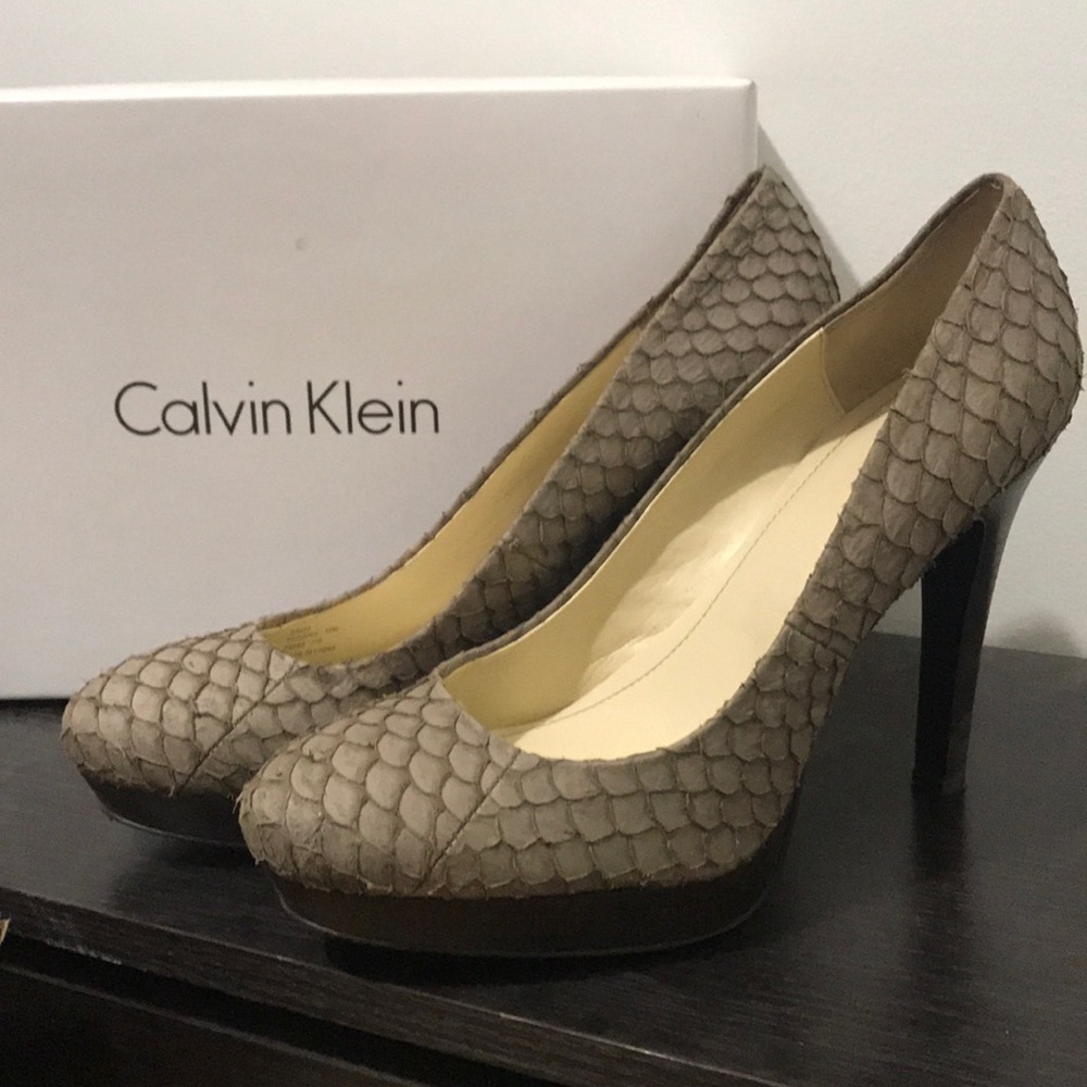 CK Taupe platform Pumps